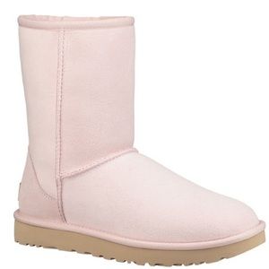 Light pink classic short Uggs